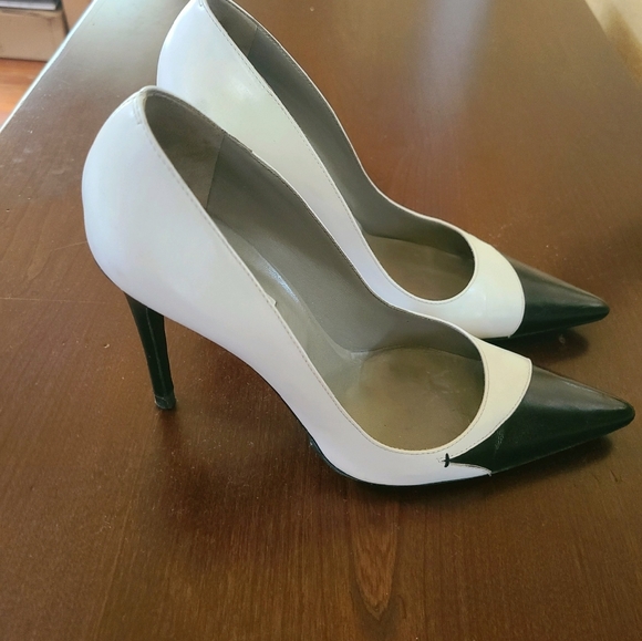 MaxMara Shoes - MaxMara pointy leather black/white heels
